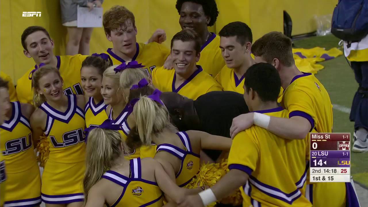 Shaq shoulder presses an LSU cheerleader