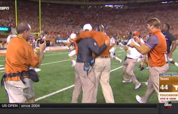 Tyrone Swoopes scores game-winning touchdown in Double OT for Texas