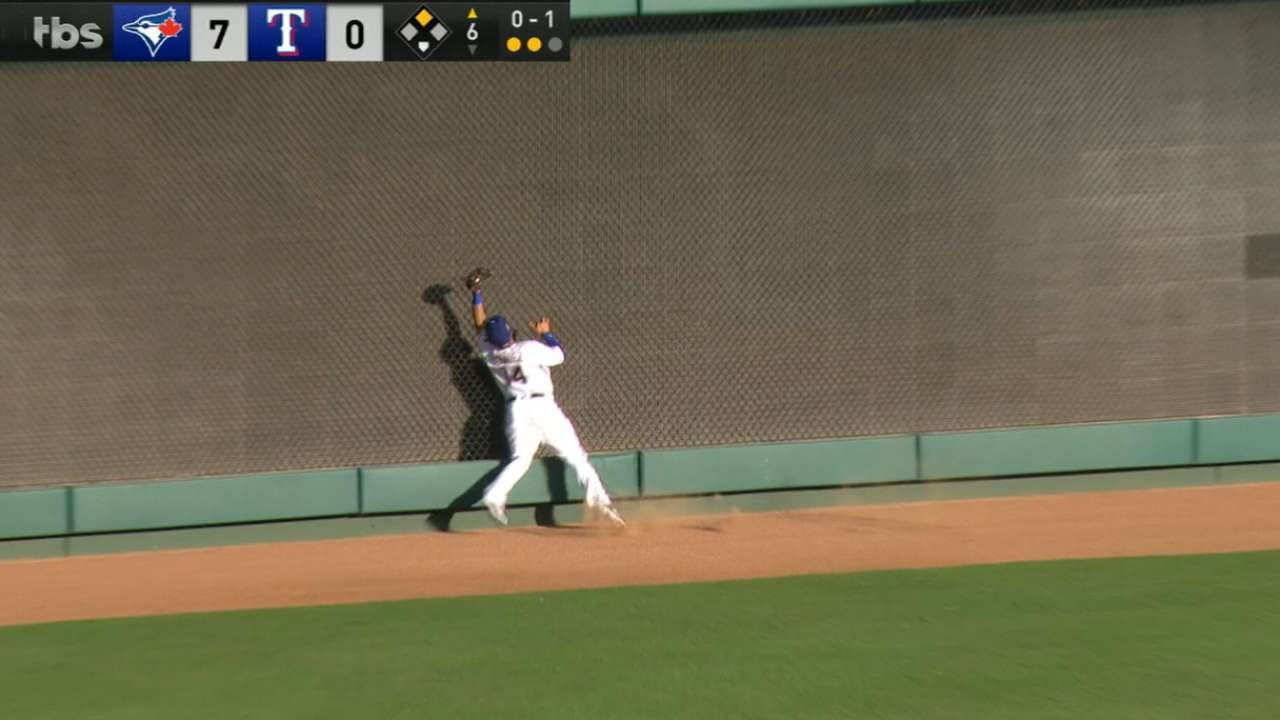 Carlos Gomez makes terrific catch against the wall
