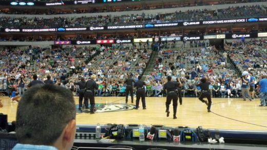 Dallas Police dance to “JuJu On That Beat” at the Dallas Mavericks game