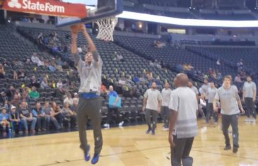 Fanatics View Live in Denver: Dirk Nowitzki throws down the slam dunk