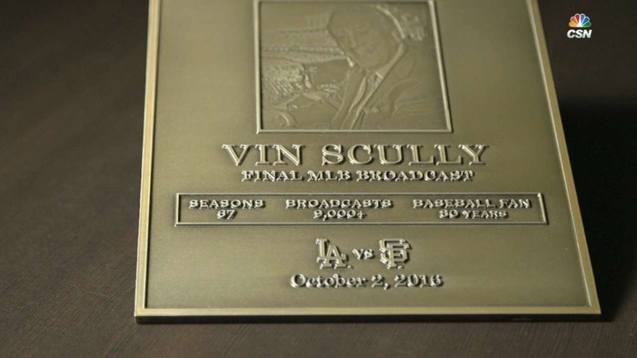 Giants honor Vin Scully with plaque in visitors booth