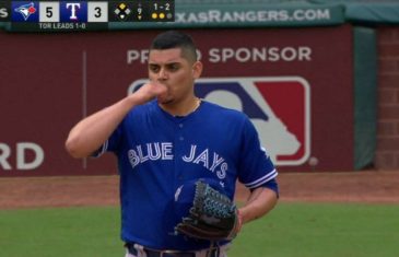 Roberto Osuna nails down the save to give Blue Jays 2-0 series lead