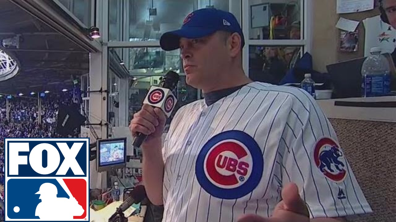 Vince Vaughn sings 'Take Me Out to the Ballgame' at Wrigley Field