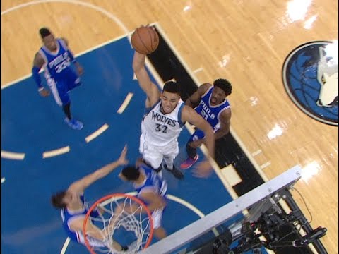 Karl Anthony Towns throws down the ridiculous slam dunk vs. the 76ers