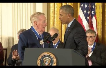 President Obama gives Vin Scully The Presidential Medal of Freedom