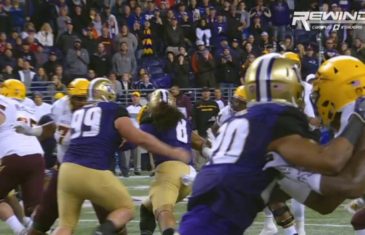 Washington’s Kevin King makes an unbelievable one handed interception