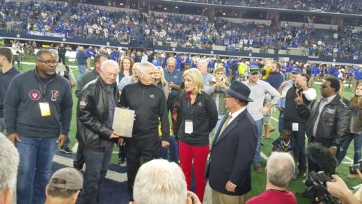 Fanatics View Live in Arlington: Jerry Jones talks with Highland Park head coach Randy Allen