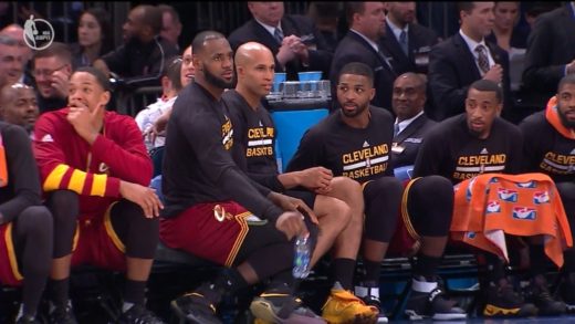 LeBron James & the Cavs flip water bottles during game vs. Knicks