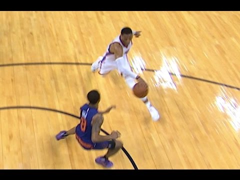 Russell Westbrook with an unbelievable assist vs. Phoenix