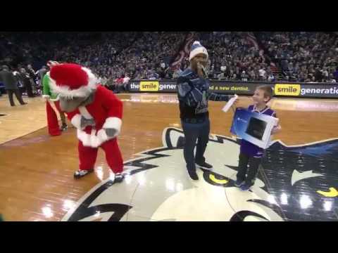 Timberwolves pull Grinch move on Kings fan & snatch his PS4 prize