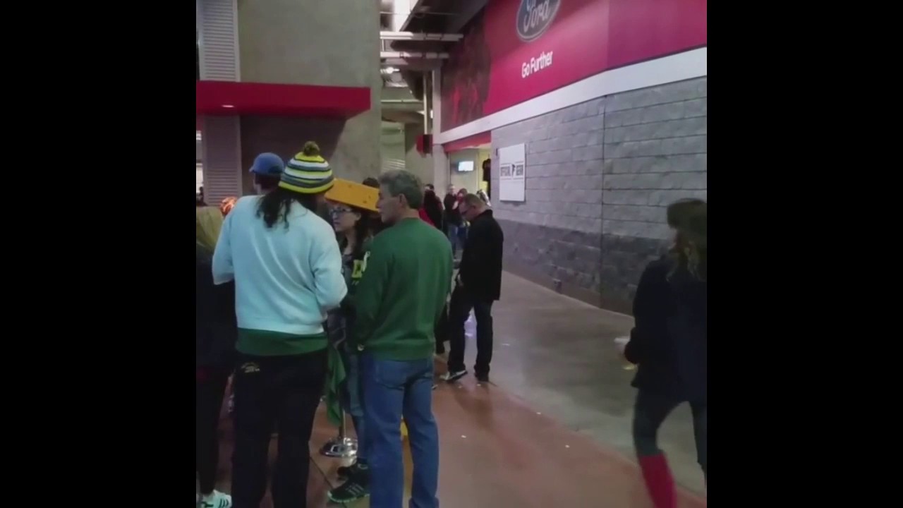 Atlanta Falcons fan knocks off Packers fans Cheesehead hats
