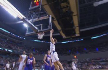 Dirk Nowitzki throws down a massive slam dunk vs. Phoenix