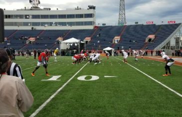 Josh Dobbs scores a rushing touchdown at 2017 Senior Bowl practice (FV Exclusive)