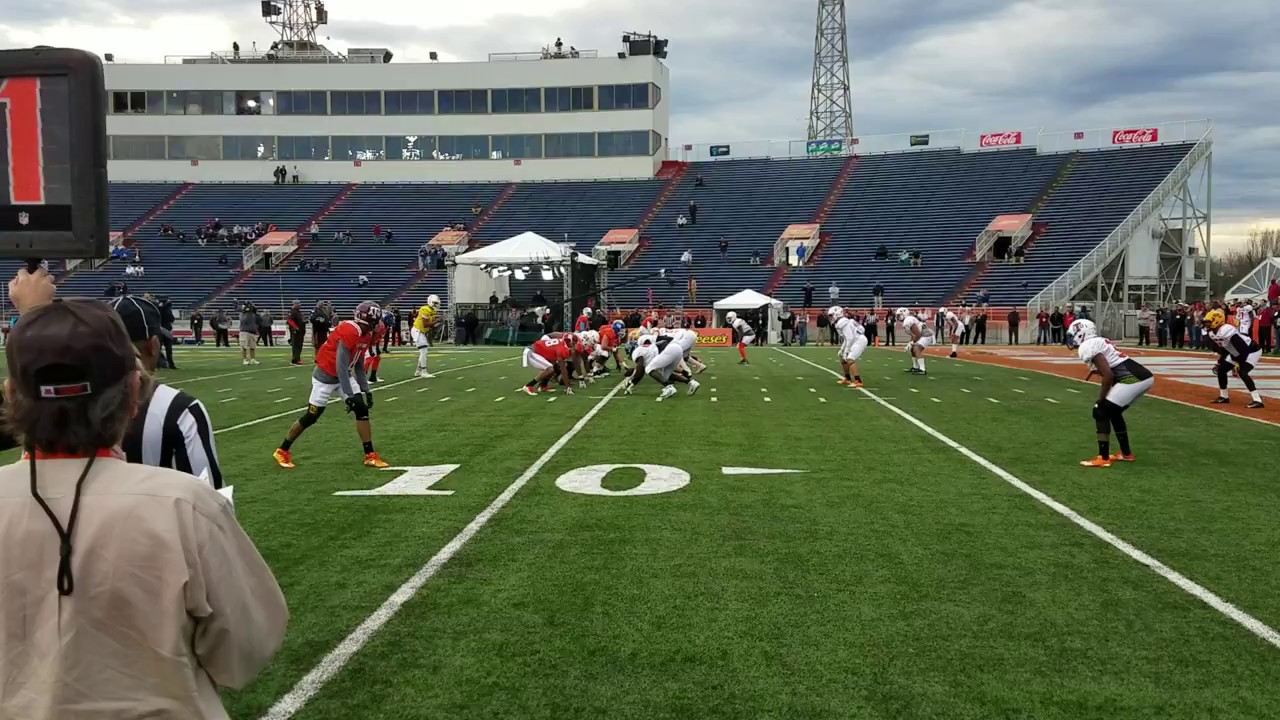 Josh Dobbs scores a rushing touchdown at 2017 Senior Bowl practice (FV Exclusive)