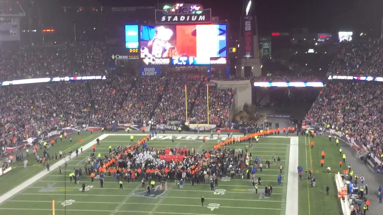 Martellus Bennett dances with cheerleaders after Patriots win