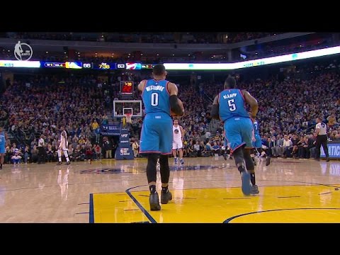 Russell Westbrook bizarrely walks up the court without dribbling