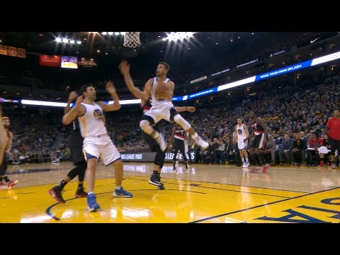 Steph Curry's beautiful reverse lay up vs. Portland