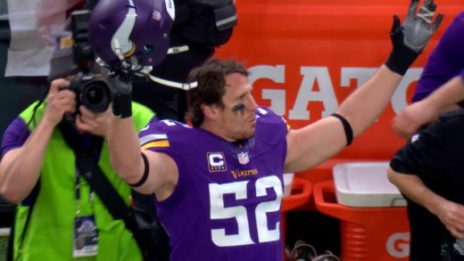 Vikings fans salute Chad Greenway in his possible final game