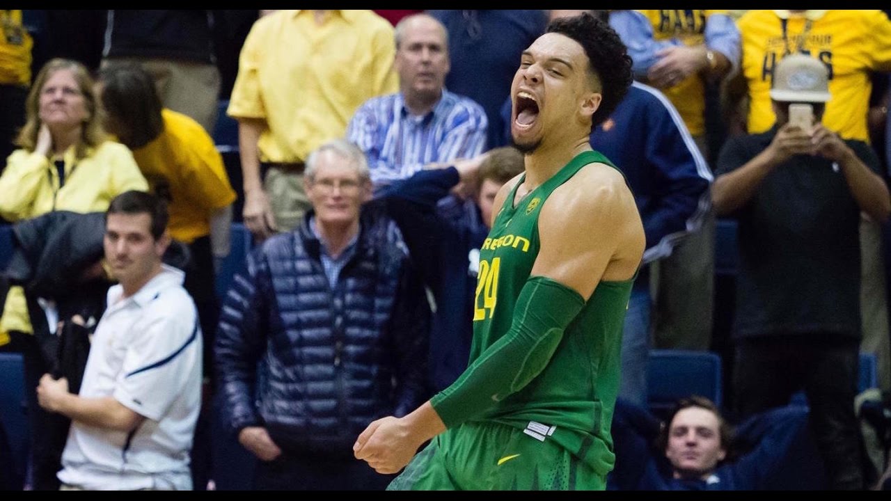 Dillon Brooks hits last second 3-pointer to lift Oregon over Cal