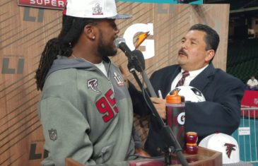 Jonathan Babineaux gets interviewed by Guillermo Rodriguez (FV Exclusive)