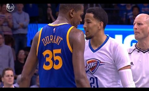 Kevin Durant & Andre Roberson almost head butt each other