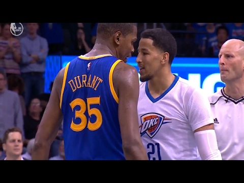 Kevin Durant & Andre Roberson almost head butt each other