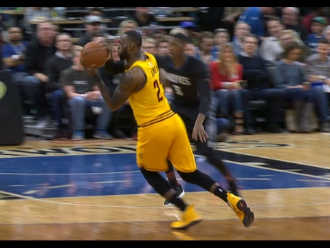 LeBron James nutmegs Andrew Wiggins with a beautiful no look pass