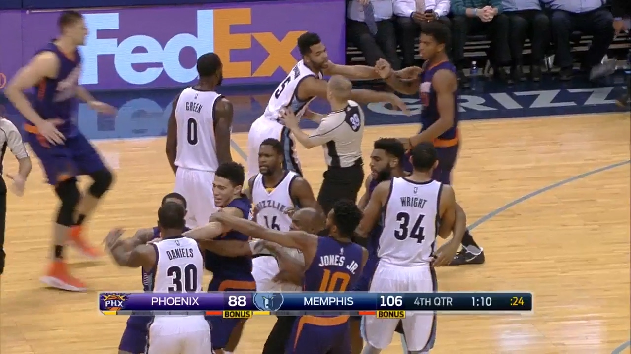 Phoenix Suns & Memphis Grizzlies players break out into a scuffle
