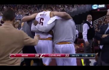 Andrew Bogut suffers fractured leg first minute into Cavs debut
