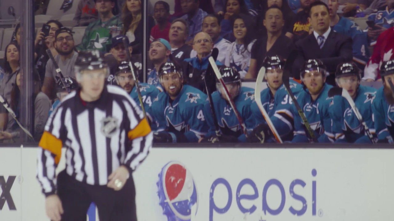 Hockey players extremely nice to each other after fighting minutes before