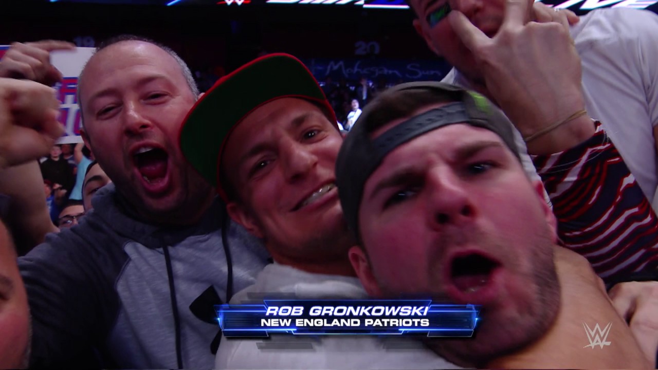 Rob Gronkowski makes a hilarious appearance in the stands at WWE Smackdown