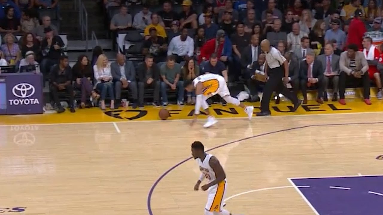 Shaqtin: D'Angelo Russell dribbles ball out of bounds