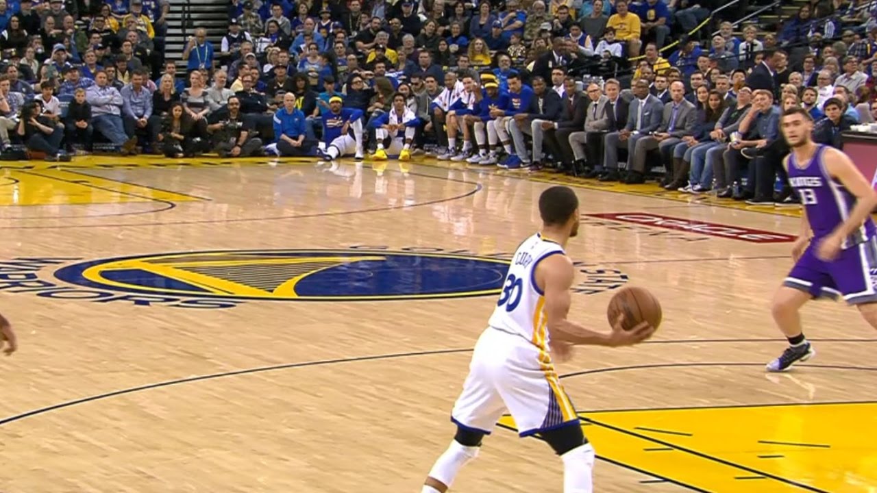 Stephen Curry throws a full court touchdown pass to Andre Iguodala