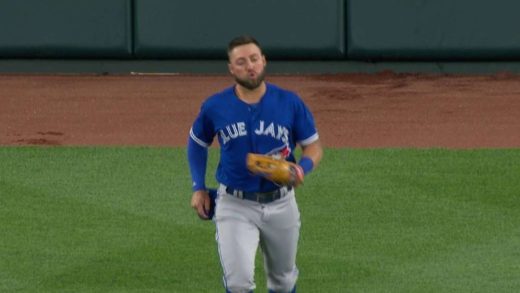 Kevin Pillar makes incredible grab to rob Manny Machado of a homer