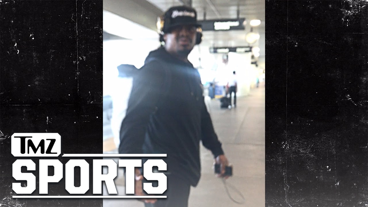 Marshawn Lynch smacks phone out of fan who is filming him at LAX