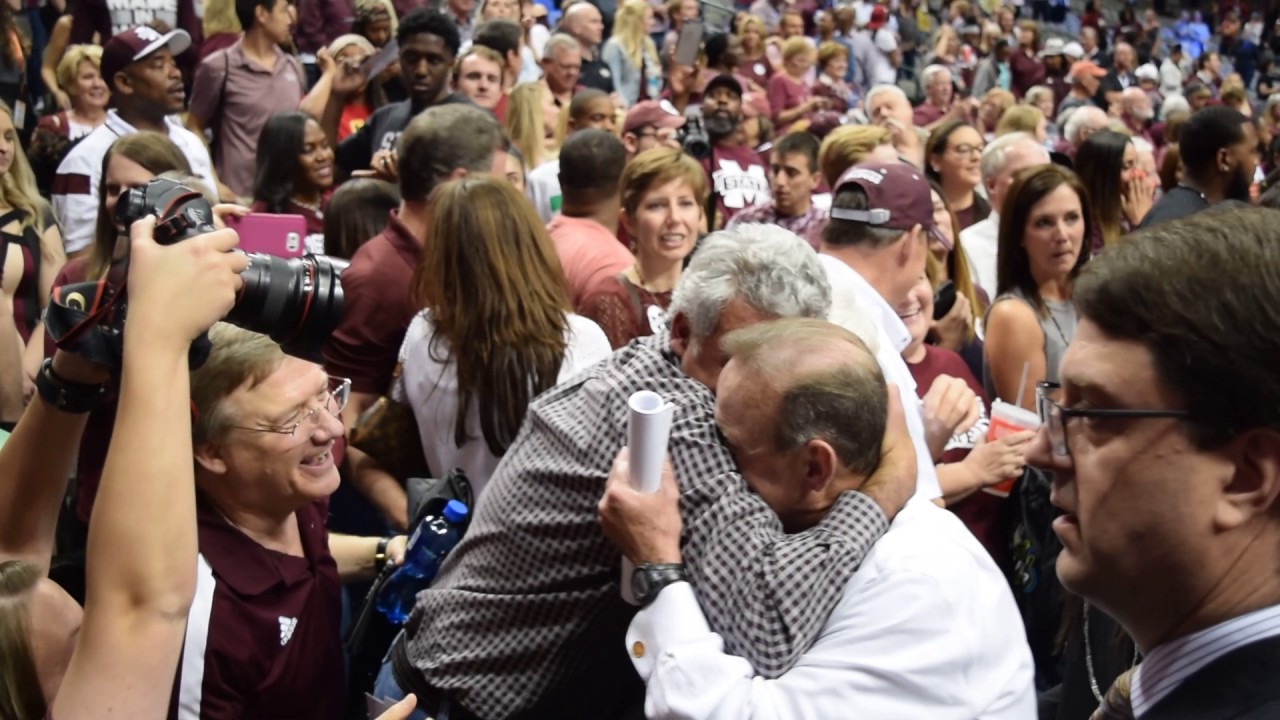 Mississippi State fans cheer on coach Vic Schaefer after win over UConn (FV Exclusive)