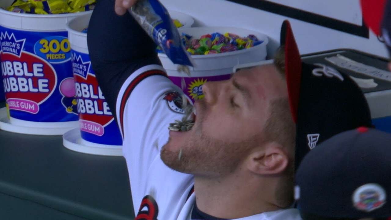 Freddie Freeman dumps entire bag of seeds into mouth