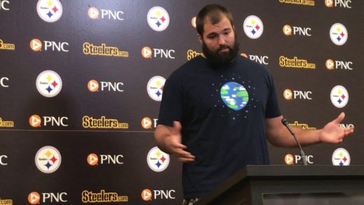 Alejandro Villanueva apologizes to Mike Tomlin & his Steeler teammates