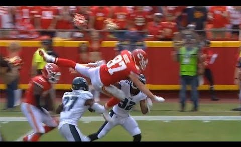 Travis Kelce makes an amazing dive in to endzone