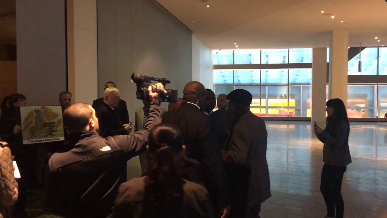 Jerry Jones is confronted by protesters at NFL meeting
