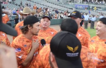 Matthew McConaughey breaks out his humming chant with Texas Longhorn greats