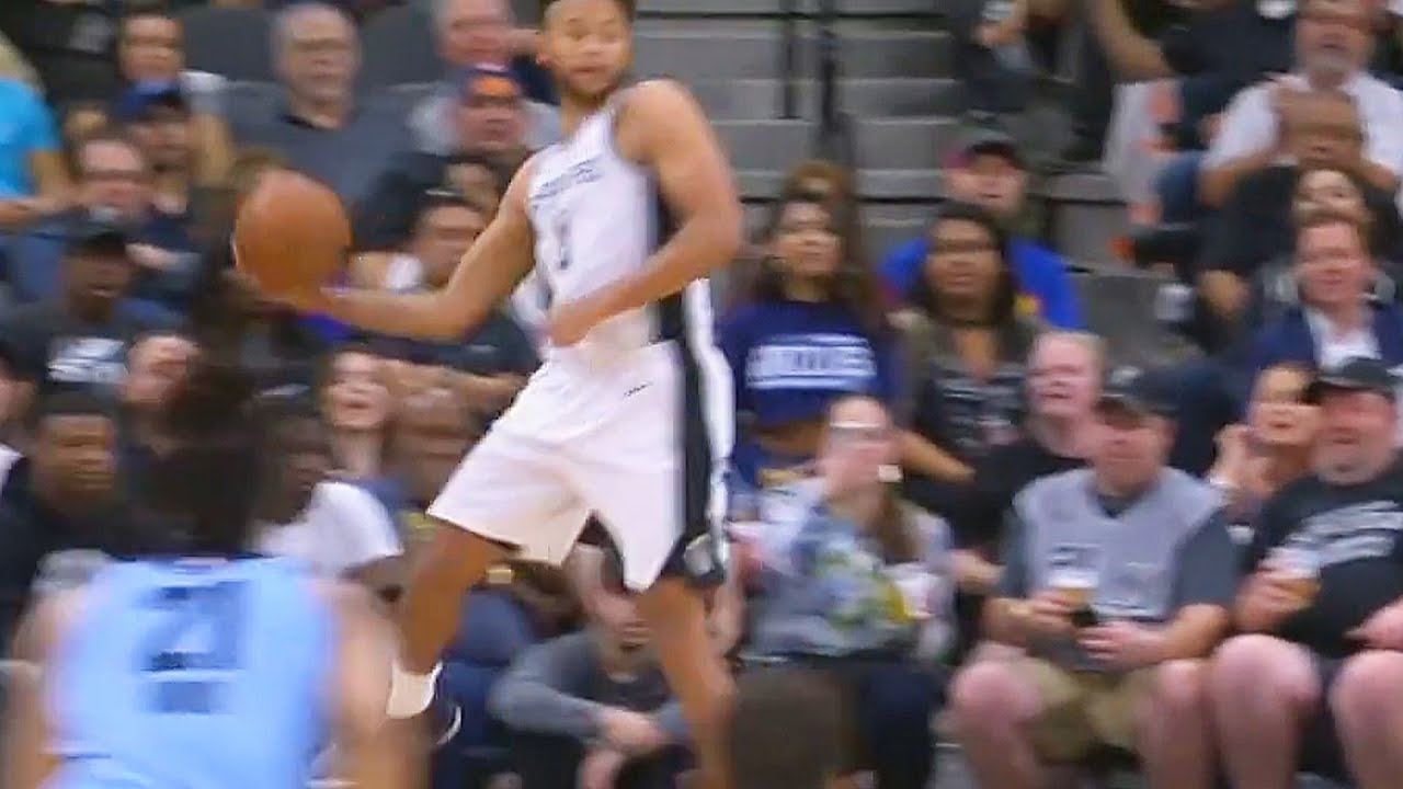 Kyle Anderson makes insane alley-oop pass to teammate to Davis Bertans