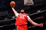 Anthony Davis rocks the rim with an off-the-backboard alley-oop slam