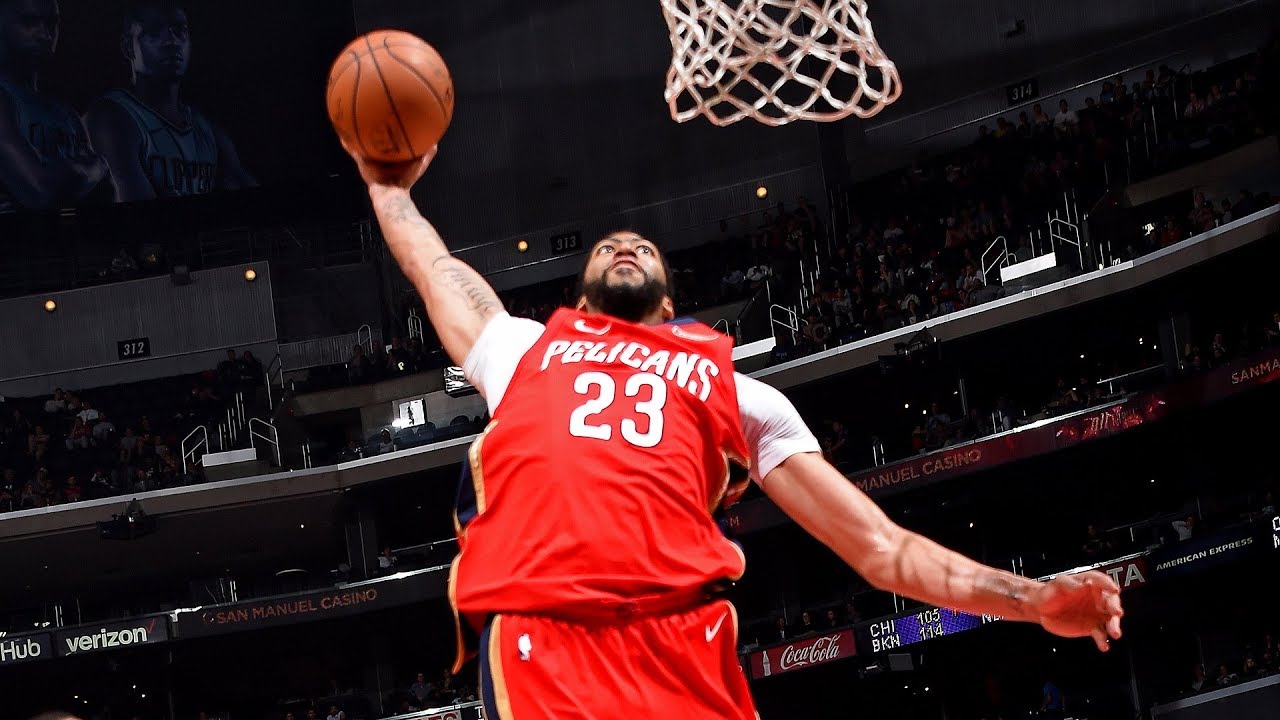 Anthony Davis rocks the rim with an off-the-backboard alley-oop slam