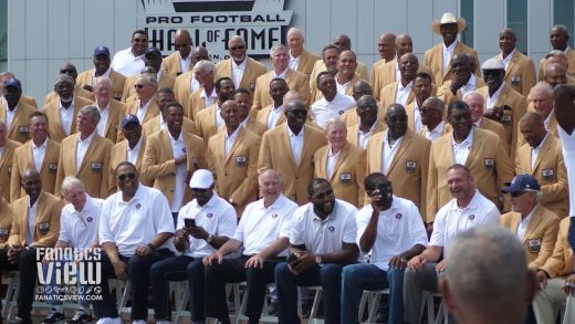 Michael Irvin Hilariously Crashes Hall of Fame Shoot