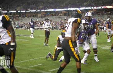 TCU’s Darwin Barlow Scores First Career Touchdown & His Family Goes Nuts in the Stands!